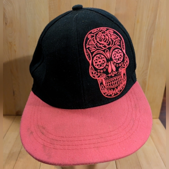 Six Flags Black and Pink Skull  Cap - Picture 2 of 6